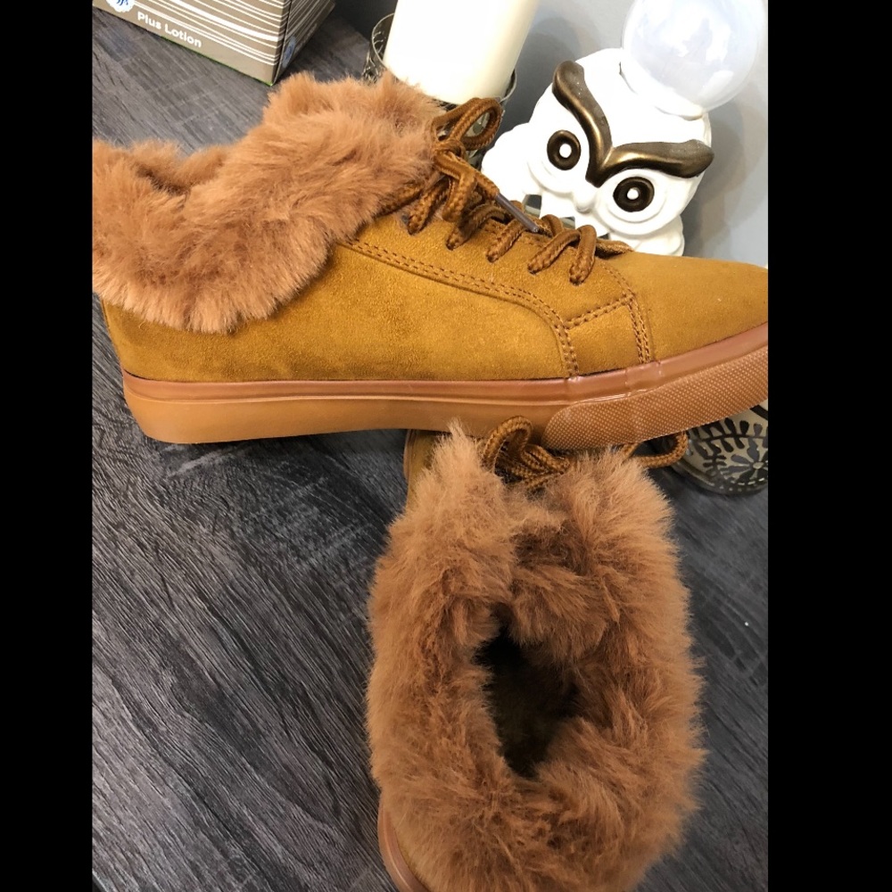 Sneakers with fur around the ankles